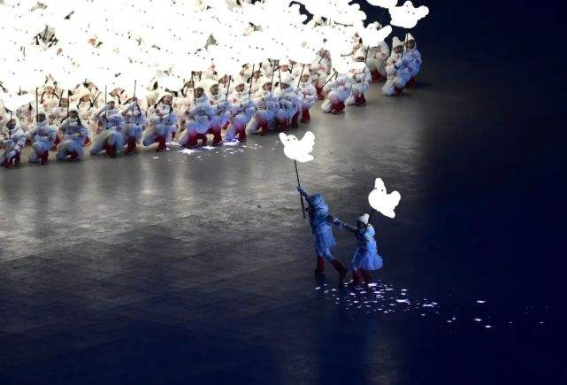 北京冬奥会开幕式上，小鸽子掉队的创意是怎么来的？