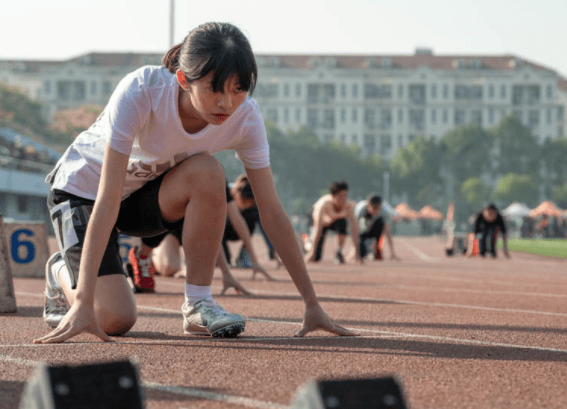 跑操训练导致学生住院，芜湖一中致歉，学生的身体素质为什么这么差呢？