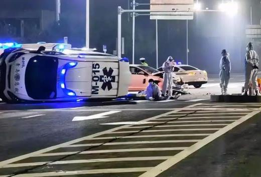 青岛让救援救护车的市民就地静止，到底发生了什么？